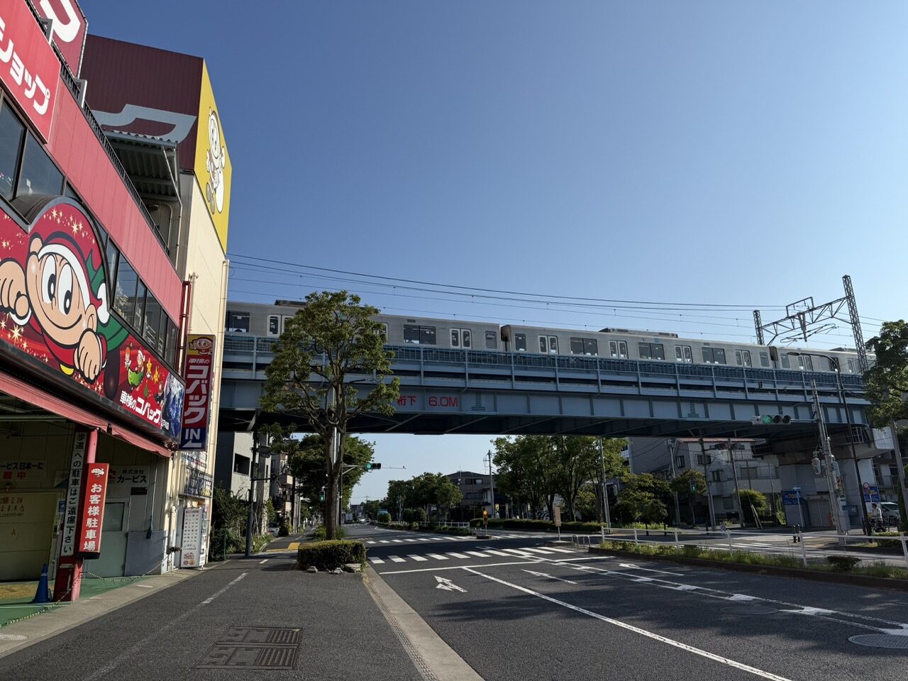休日の朝、静かな東西線