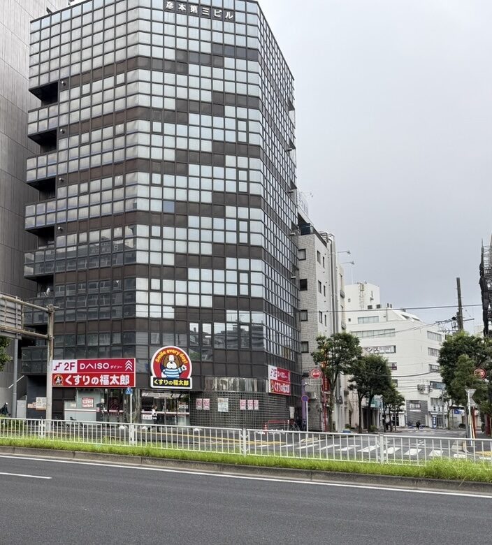 中葛西の交差点と、大雨前の曇り空